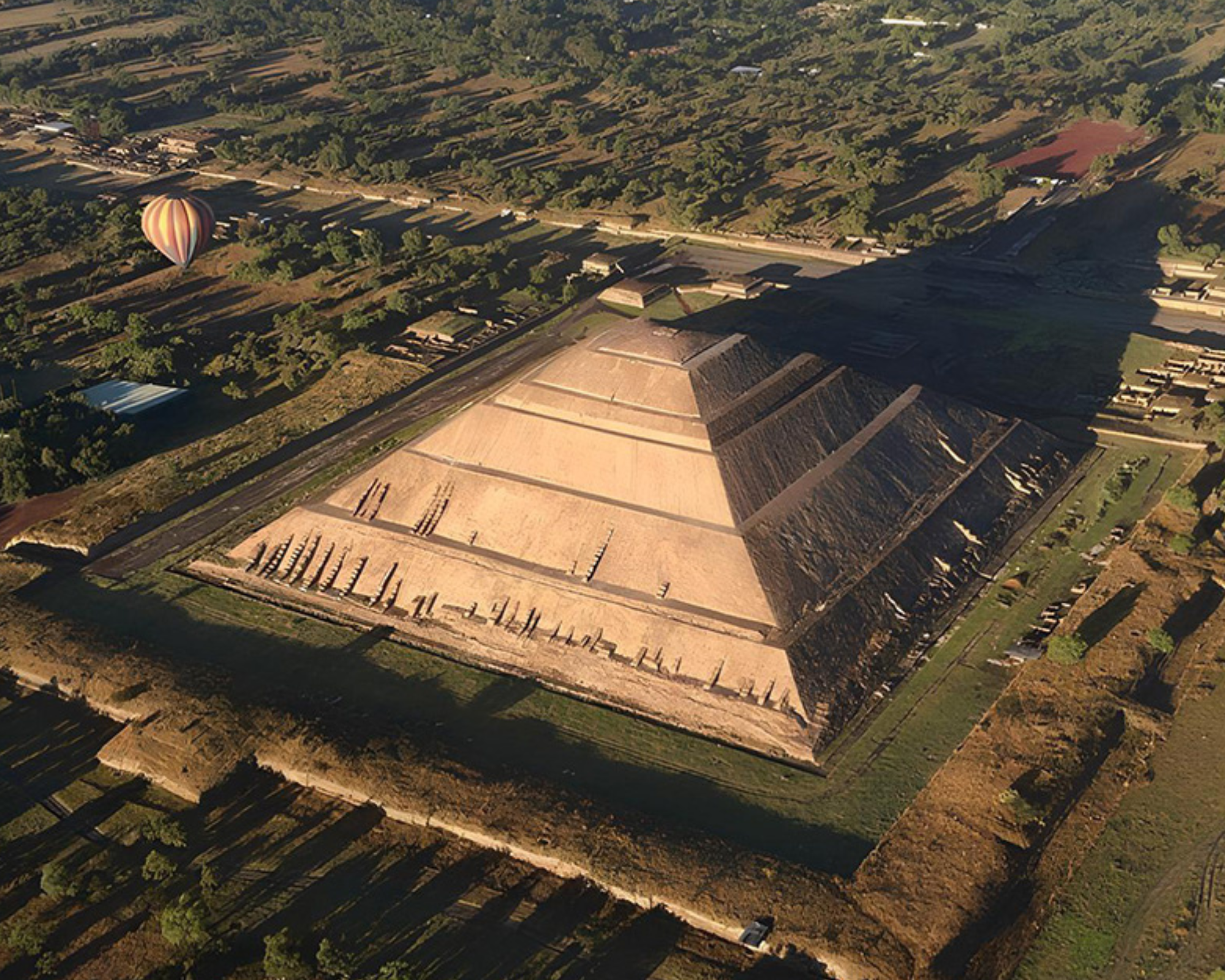 Pyramid of the Sun from Teotihuacá