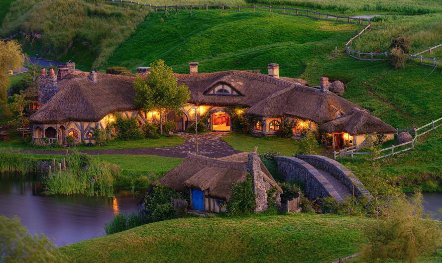 Hobbiton Movie Set