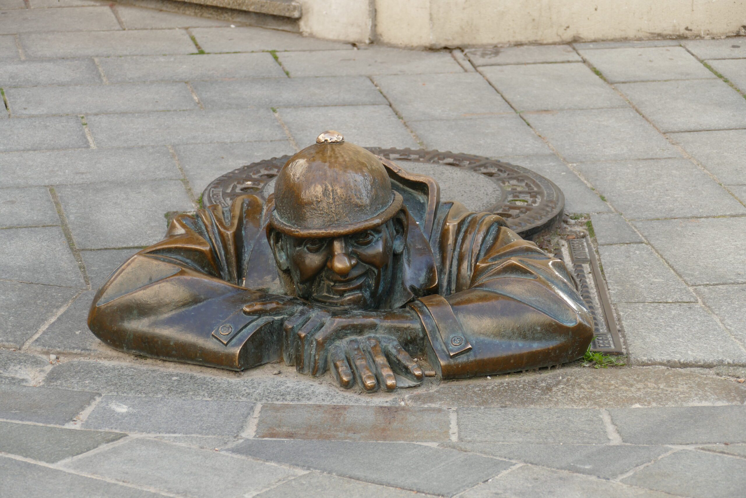 the bronze sculpture : Čumil